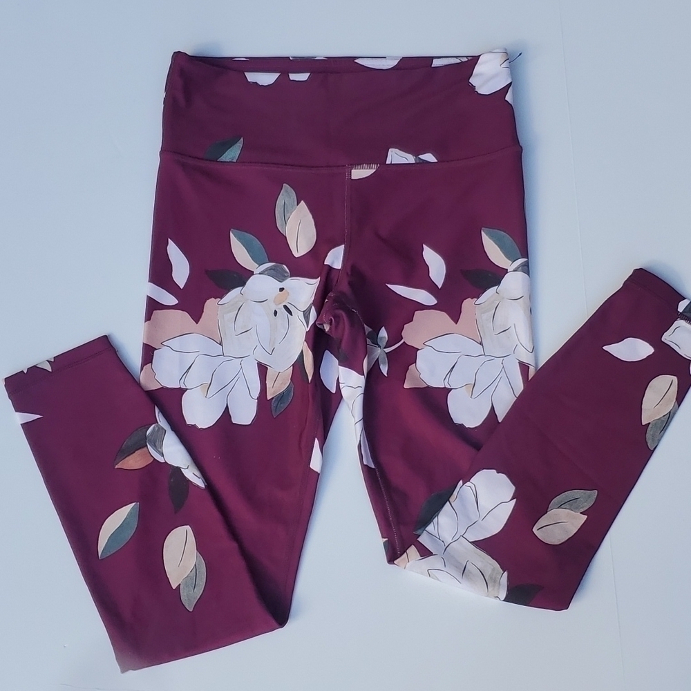 Athleta Burgandy Floral print leggings small 7/8 length